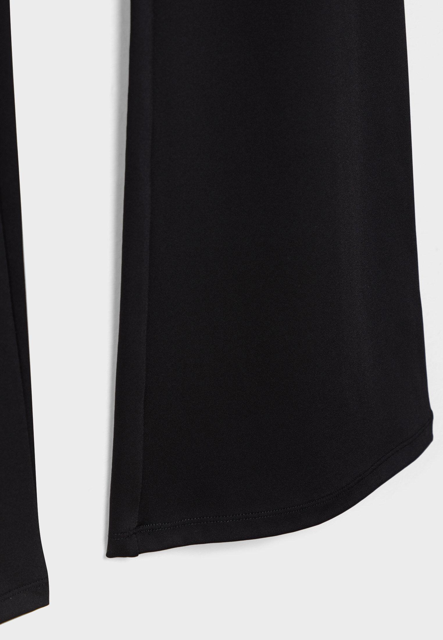 ليغنز نسائي أسود بقصة واسعة