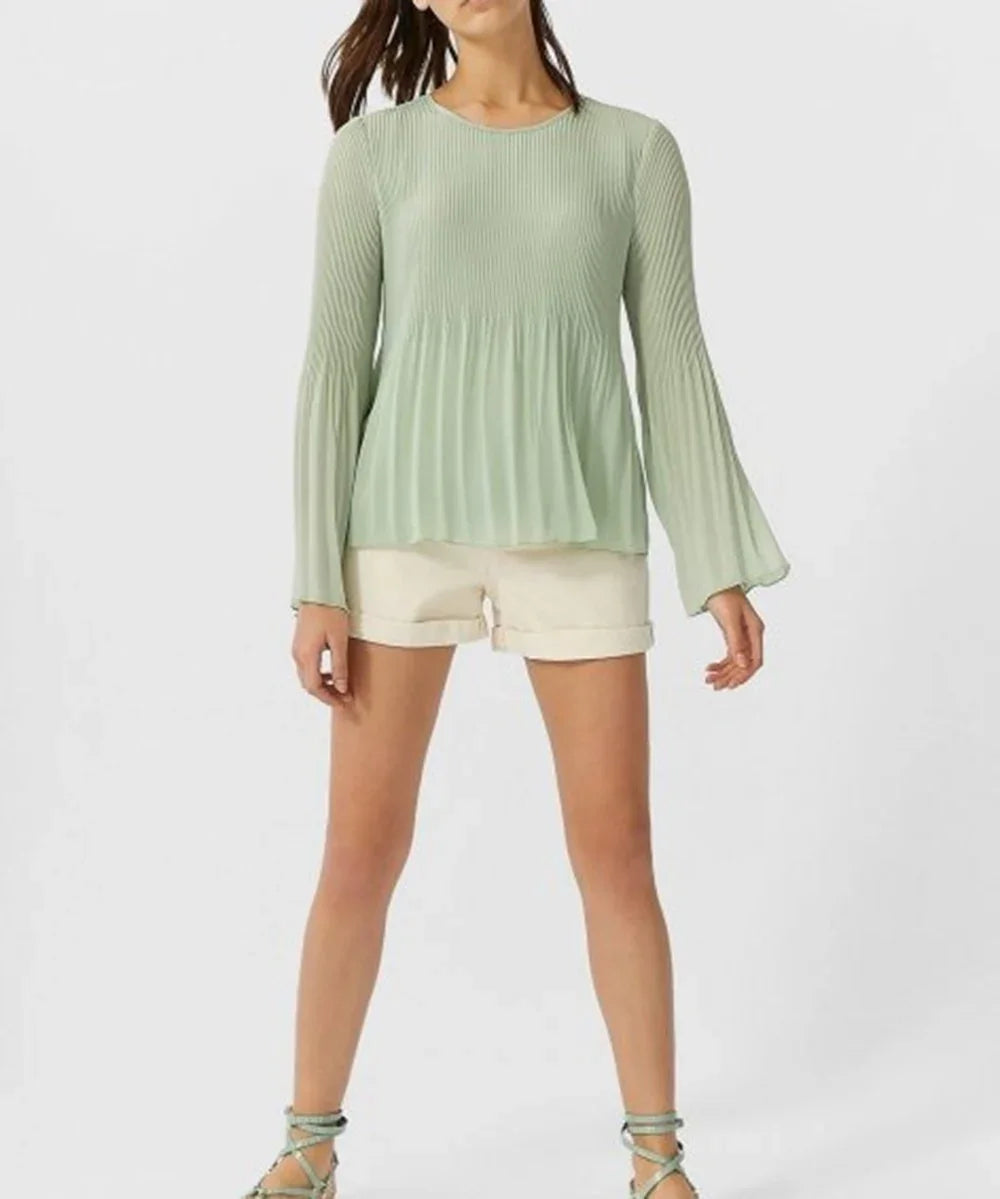 بلوزة نسائية