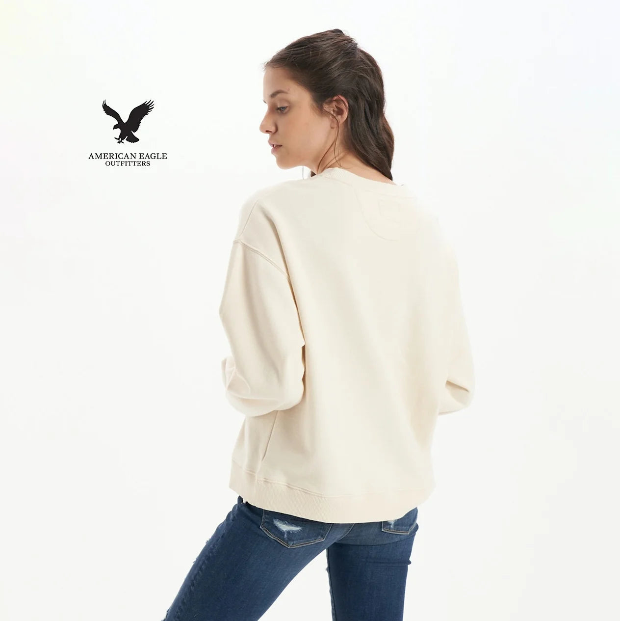 سويت شيرت نسائي أبيض بياقة مستديرة مع طباعة من American Eagle