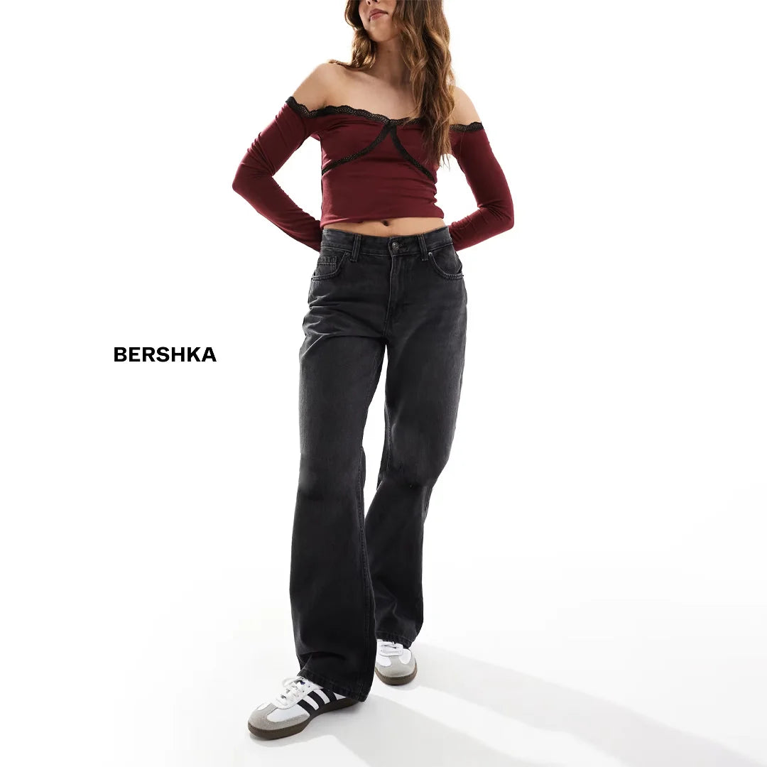 بنطلون Mom جينز نسائي واسع الساق من Bershka