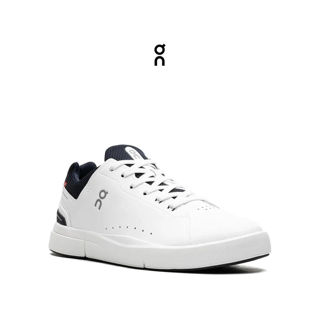 سنيكرز On The Roger Advantage باللون الأبيض والنيلي –
