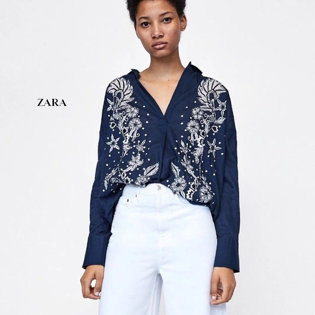 بلوزة Zara باللون الأزرق الداكن مع تطريز أبيض