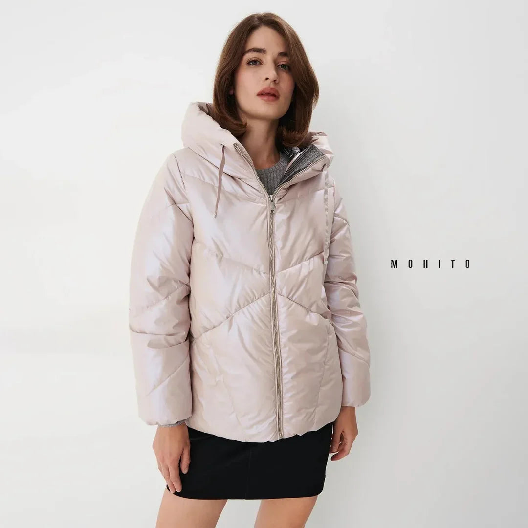 جاكيت نسائي مبطن بكابيشون من Mohito | لون كريمي أنيق لشتاء 2025 – متوفر على Modisly