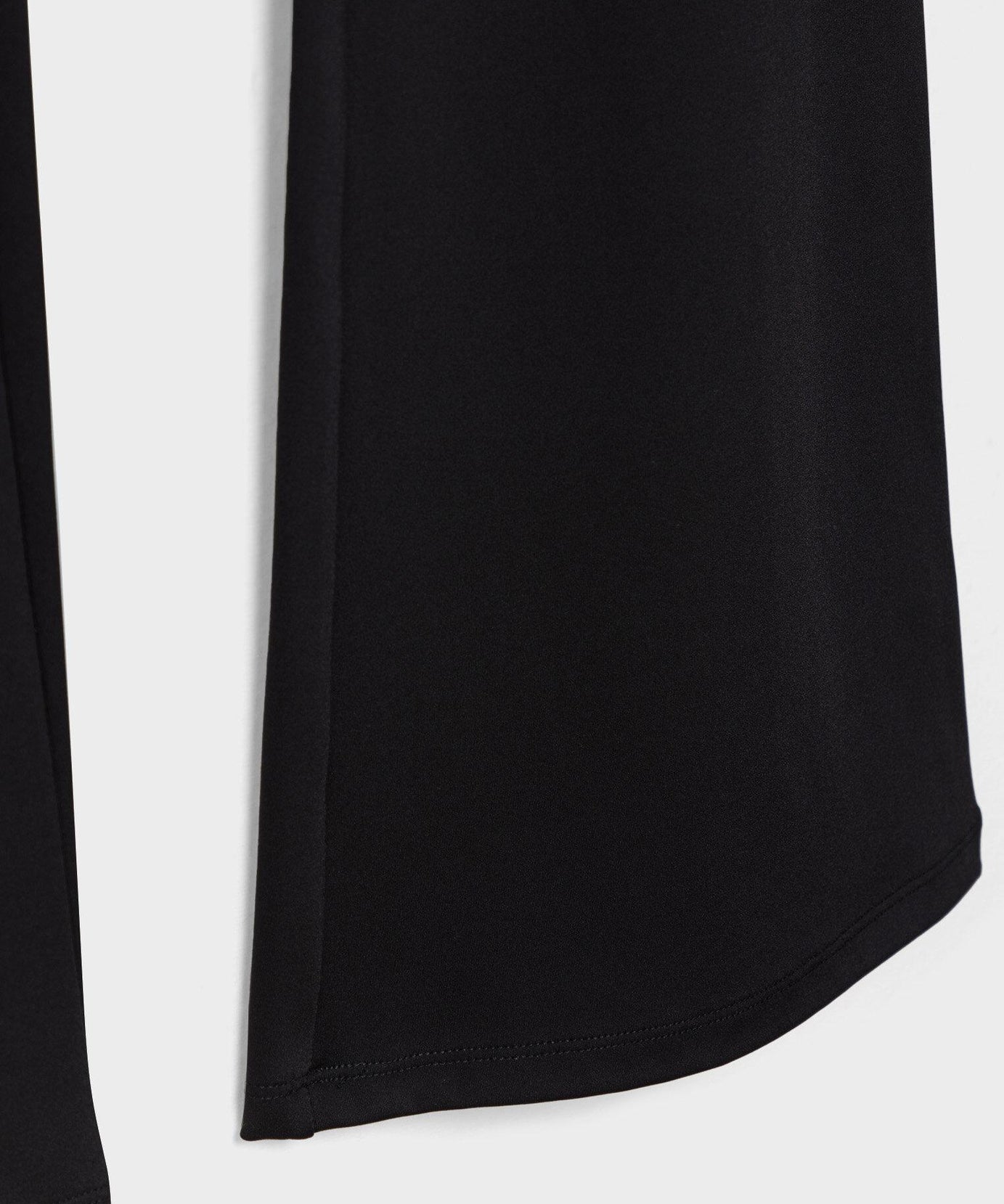 ليغنز نسائي أسود بقصة واسعة