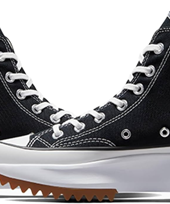 حذاء رياضي نسائي من Converse – تصميم كلاسيكي بعنق عالي ونعل متين