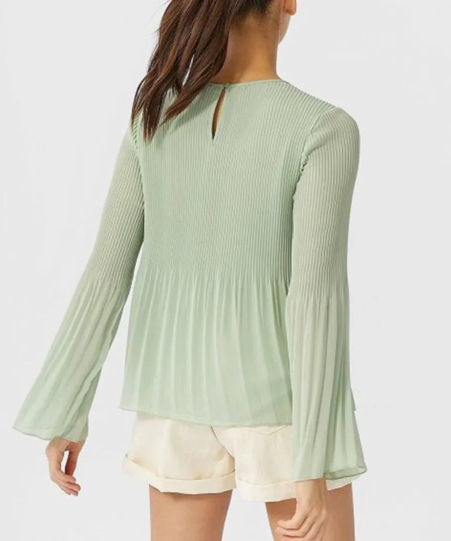 بلوزة نسائية