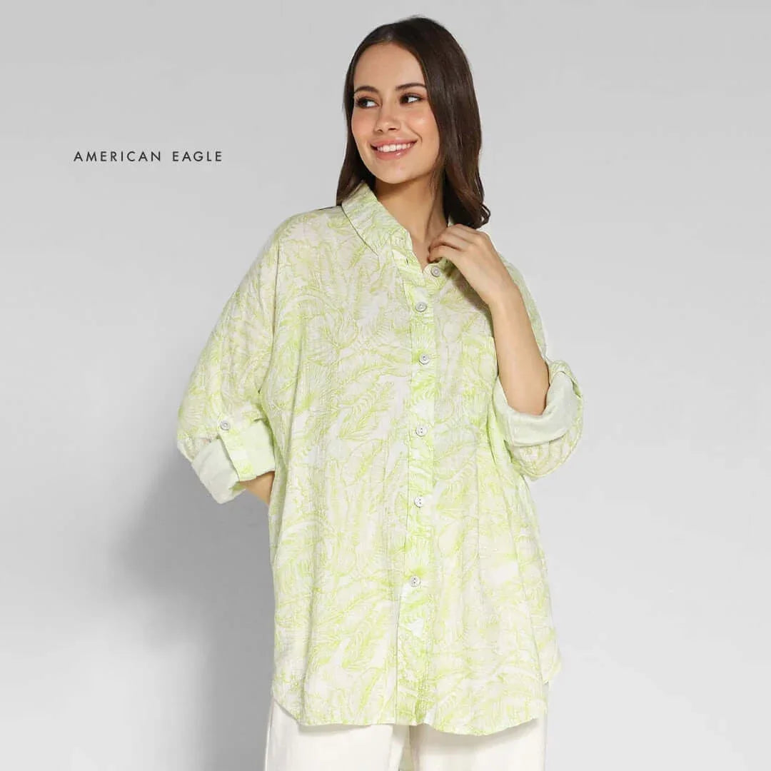Women’s AMERICAN EAGLE oversized printed shirt in vibrant green with floral design, perfect for a casual style.