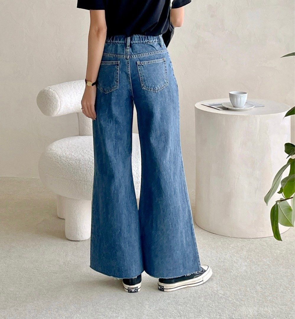 بنطلون جينز نسائي واسع بستايل كوري وتفصيل بلونين