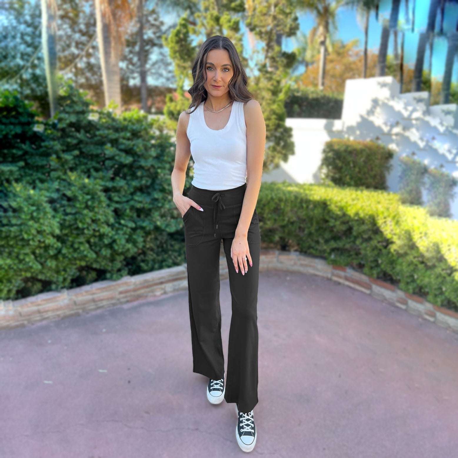 عرض واضح لجيوب بنطلون Mondetta العملية