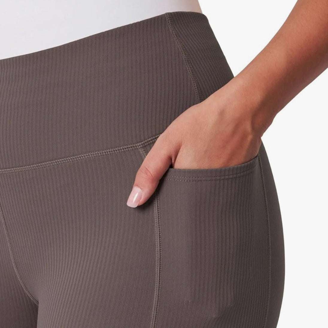 شورت بايك نسائي مضلع بخصر عالٍ وجيوب جانبية | Mondetta Women's Ribbed High Waist Bike Shorts with Pockets