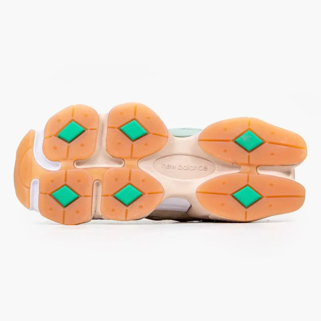 حذاء رياضي نسائي من New Balance