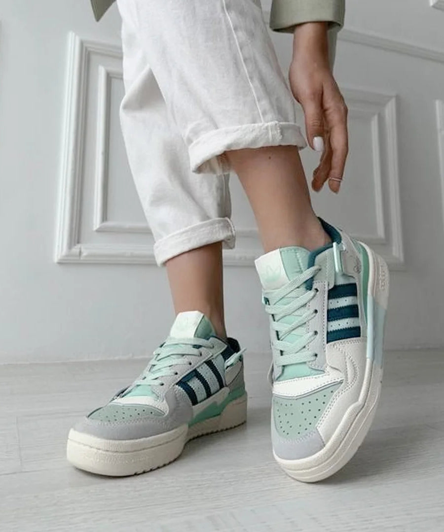 سنيكرز نسائي كلاسيك ملوّن من Adidas – Forum Low