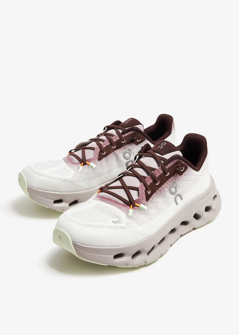 حذاء رياضي نسائي Cloud من Converse