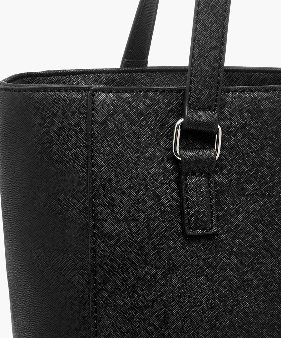 حقيبة نسائية من Guess بتصميم Lockwood