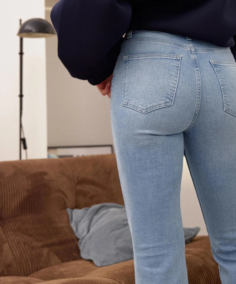 بنطال جينز واسع Flared من H&M – مجموعة DIVIDED