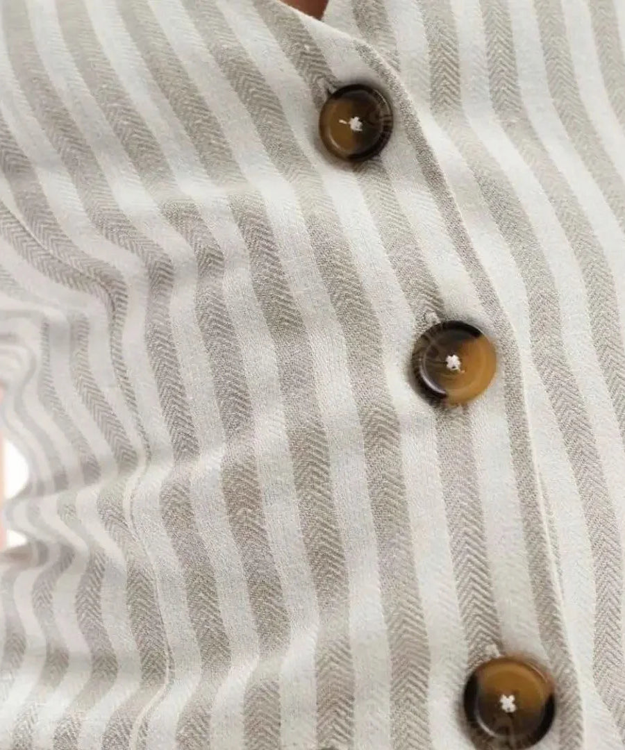 فستان نسائي قصير بخصر محدد مع أزرار من الكتان بخطوط طبيعية من ASOS