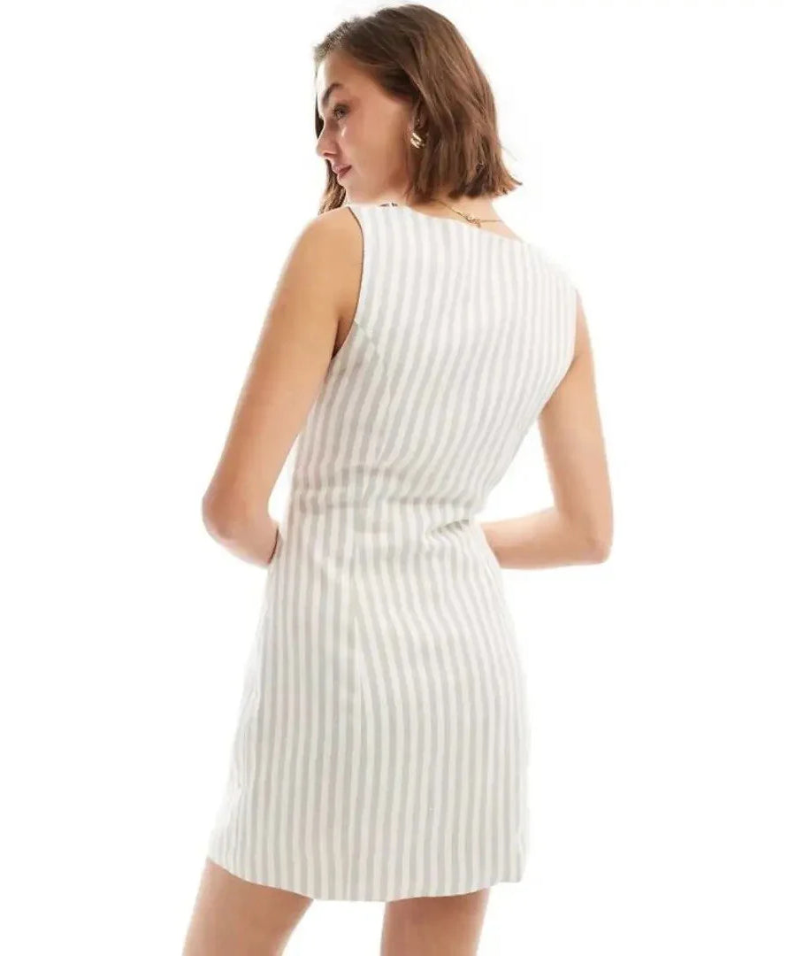 فستان نسائي قصير بخصر محدد مع أزرار من الكتان بخطوط طبيعية من ASOS