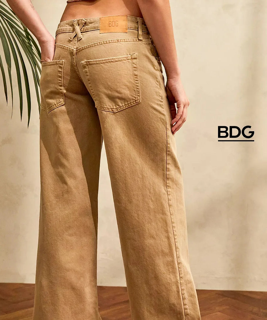 بنطال جينز BDG بلون تان بقصّة منخفضة الخصر ونمط Puddle
