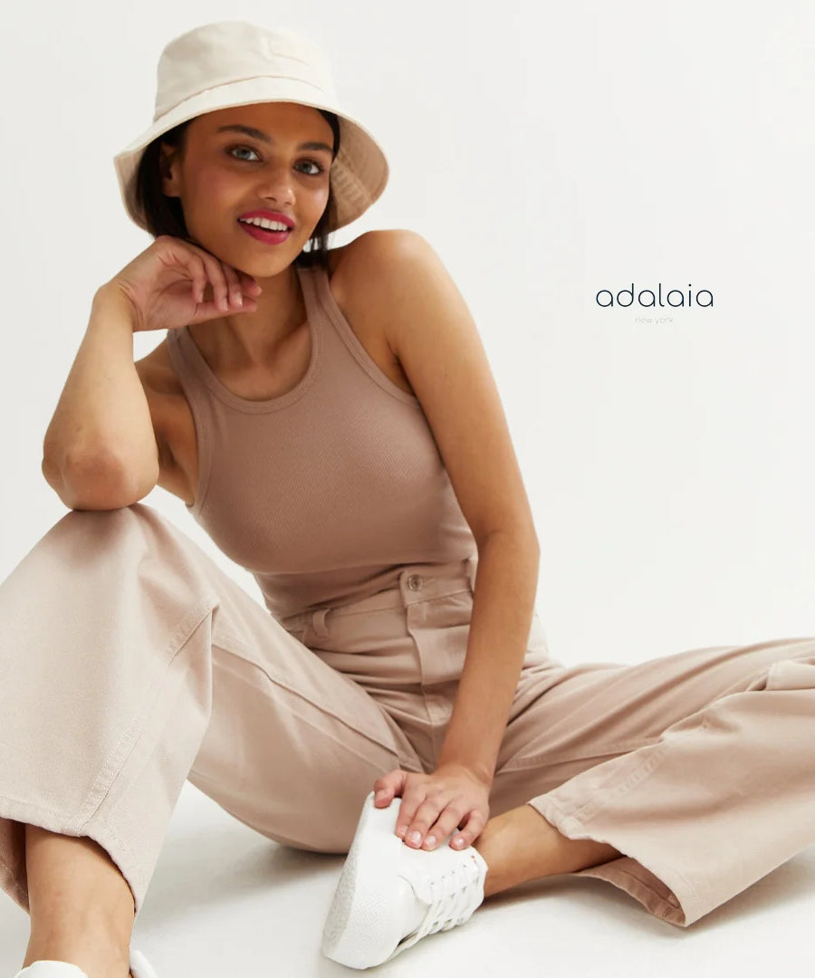 بنطال واسع الساق بخصر عالٍ بلون ستون – موديل Adalae