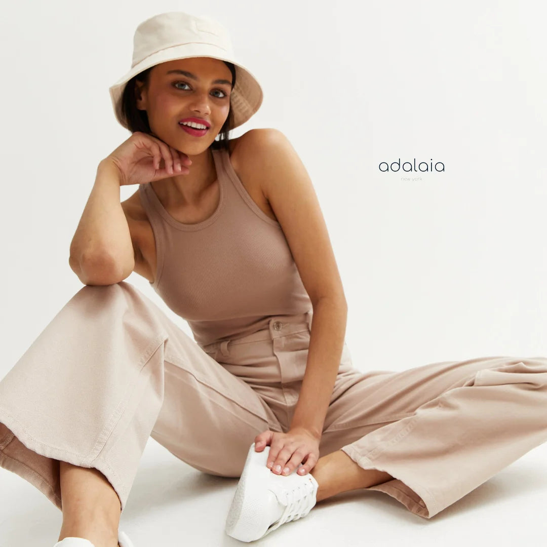 بنطال واسع الساق بخصر عالٍ بلون ستون – موديل Adalae