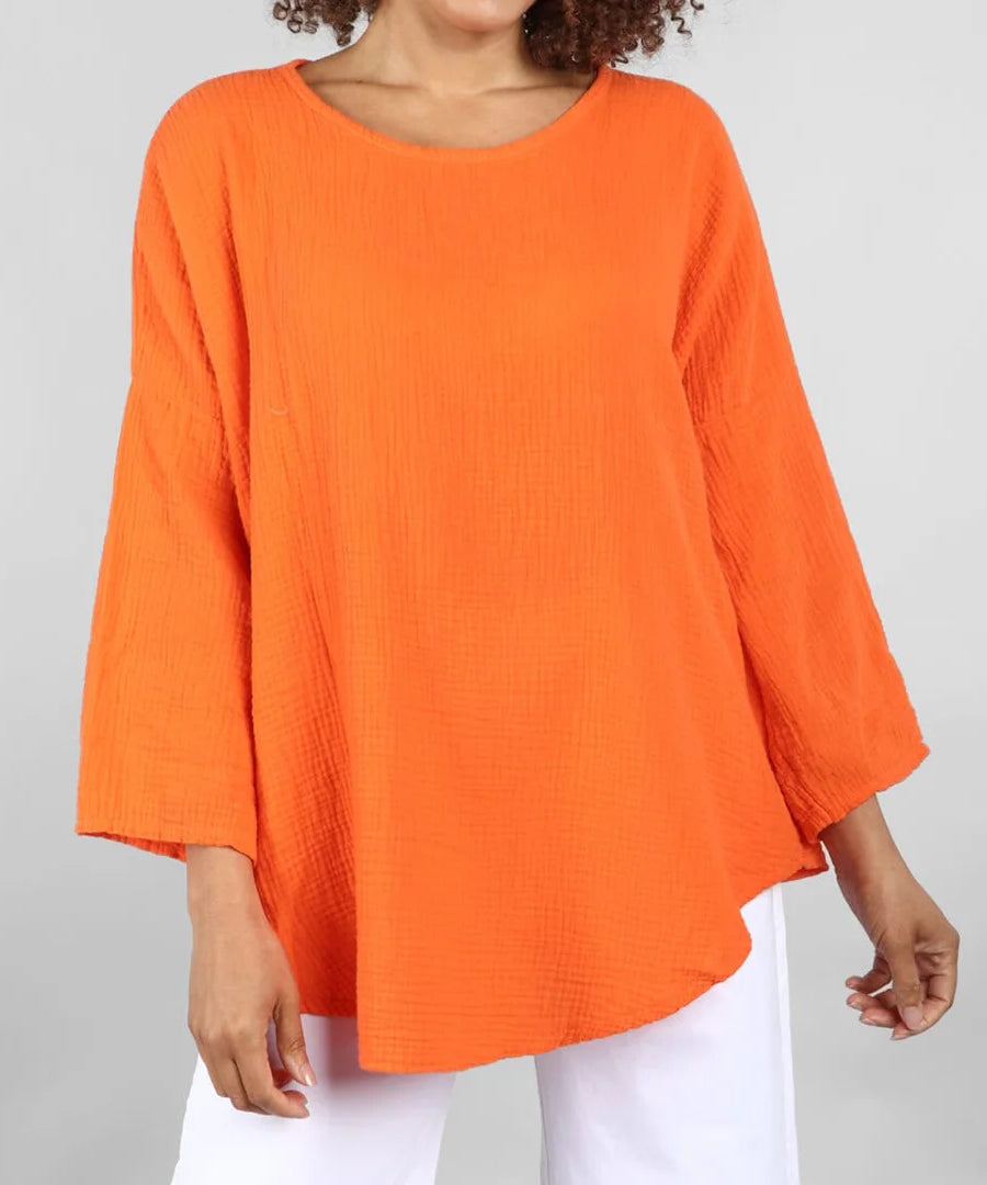 توب نسائي واسع برقبة مستديرة – تصميم مريح وعصري