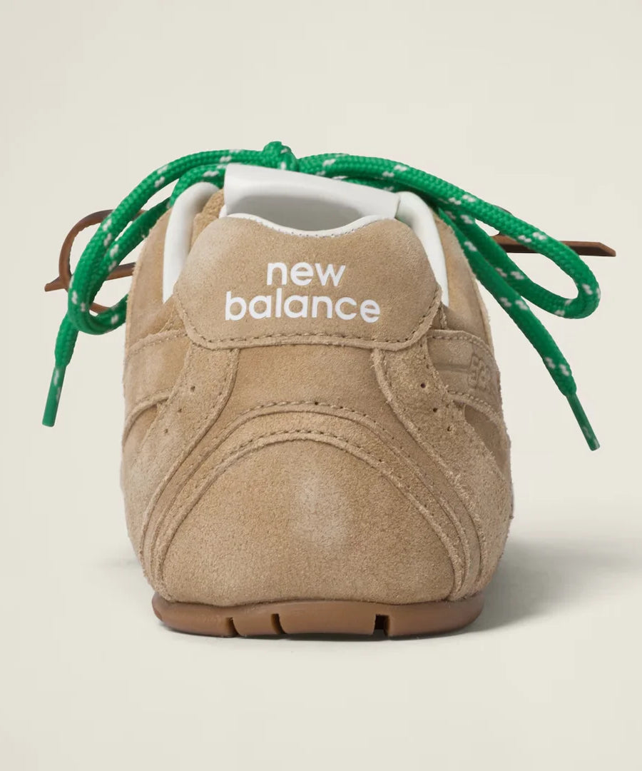 سنيكرز New Balance X Miu Miu 530 SL من الشمواه