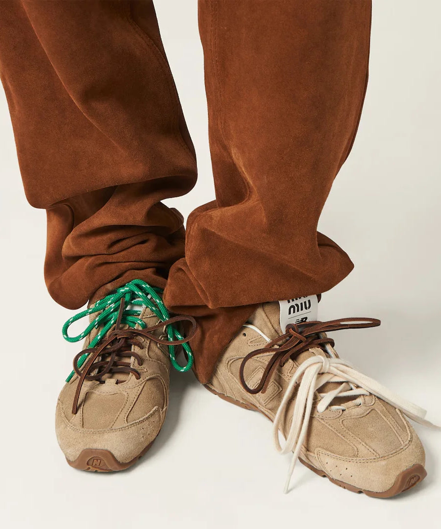 سنيكرز New Balance X Miu Miu 530 SL من الشمواه