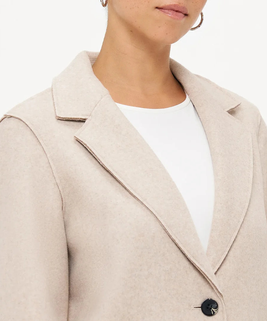 معطف نسائي كلاسيكي من ONLY – بلون بيج فاتح ميلانج