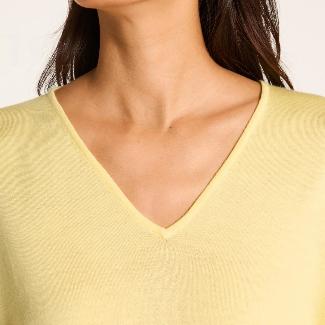 كنزة كاشمير برقبة V من ever.me – تصميم محبوك بدون خياطة